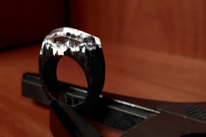 Черный и белый - Описание