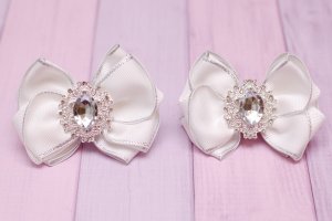 Белые школьные бантики