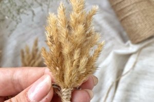 Бутоньерки для гостей, бутоньерки из сухоцветов - Описание