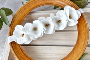 Повязка для малышки с цветами - Описание