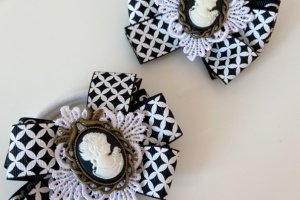 Школьные бантики на резинке черные 2 - Описание