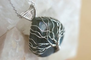 Серебряный кулон дерево жизни из синим лабрадоритом - Описание