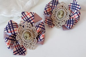 Школьные бантики на резинке бежевые - Описание