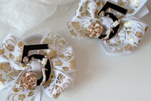 Школьные бантики на резинке бело-золотые 2