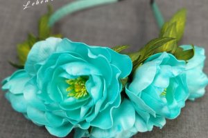 Обруч для волос с ментоловыми пионами - Описание