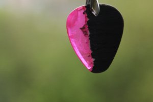 Работа розовый медиатор