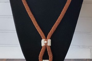 Коричневий сотуар з бісеру - Опис