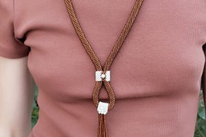 Коричневий сотуар з бісеру - Опис