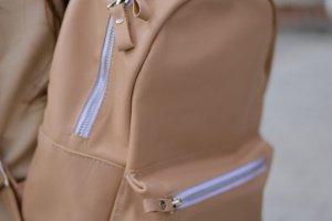Кожаный нюдовый рюкзак - Описание