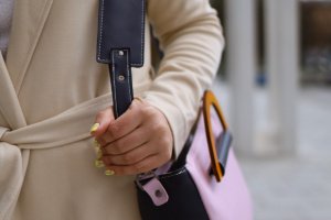 Стильная сумка с деревянными ручками - Описание