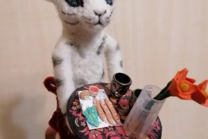 Белый тигр с подносом - Описание