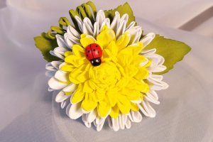 Резиночка с хризантемой