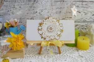 Вітальний конверт з брошкою - Опис