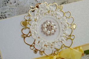 Вітальний конверт з брошкою - Опис