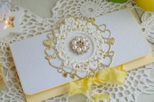 Вітальний конверт з брошкою - Опис