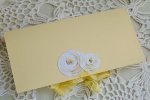 Вітальний конверт з брошкою - Опис