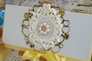 Вітальний конверт з брошкою - Опис