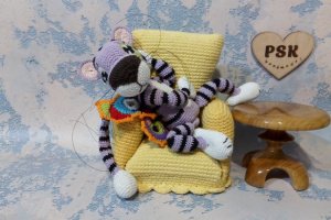 Фиолетовый тигр с крыльями бабочки вязаный символ года 2022 - Описание