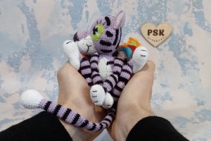 Фиолетовый тигр с крыльями бабочки вязаный символ года 2022 - Описание