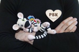 Білий тигр із крилами метелика. В'язаний символ року 2022 - Опис