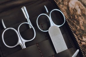 Органайзер для манікюрного набору на блискавці. Коричневий - Опис