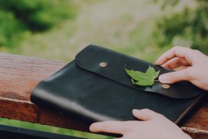 Работа Кожаный блокнот кольцевым механизмом