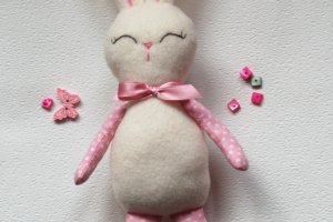 Нежный  зайчик сплюшка - Описание