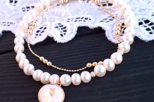 Браслет з натуральних перлів та Swarovski у позолоті