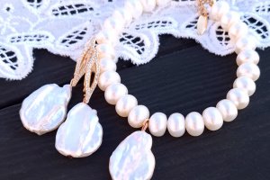 Позолоченные серьги с каплями жемчуга Кейши - Описание
