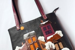 Работа Кожаная сумка «Зимний городок»