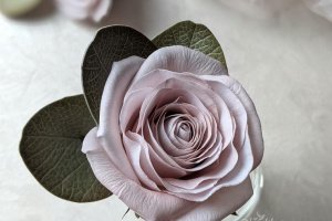 Заколка для волосся з трояндою - Опис