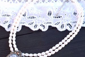 Двухрядное колье из натурального жемчуга с камеей № 125 - Описание