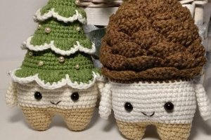 Вязаные новогодние игрушки на елку: елка и шишка - Описание