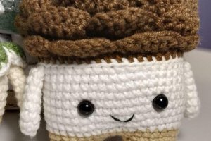Вязаные новогодние игрушки на елку: елка и шишка - Описание