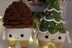Вязаные новогодние игрушки на елку: елка и шишка - Описание