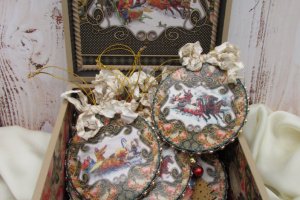 Новогодний набор игрушек на елку Тройка - Описание