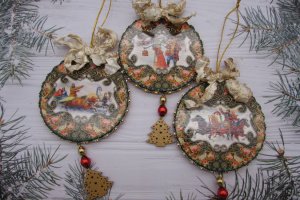 Новогодний набор игрушек на елку Тройка - Описание