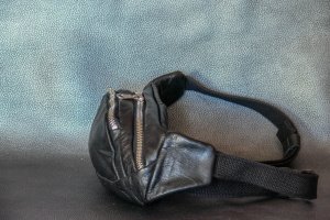 Чоловіча чорна поясна сумка ручної роботи - Опис