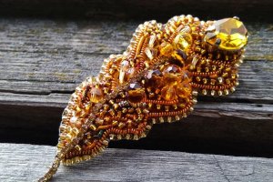 Осенняя брошь, лист дуба в золотом цвете