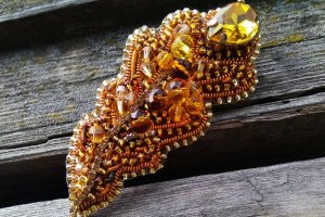 Осенняя брошь, лист дуба в золотом цвете - Описание