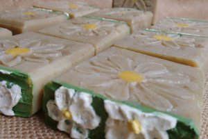 Натуральне мило з шовком і ромашкою - Опис