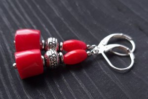 Серьги с натуральными кораллами и серебряными застежками № 397 - Описание