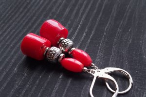 Серьги с натуральными кораллами и серебряными застежками № 397 - Описание