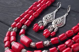 Комплект из натуральных кораллов ожерелье и серьги №450 - Описание