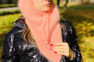 Капори з ангори, В'язаний капюшон. - Опис