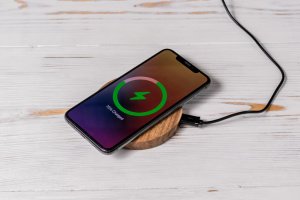 Бездротова зарядка для телефона з гравіюванням «iCharge» - Опис