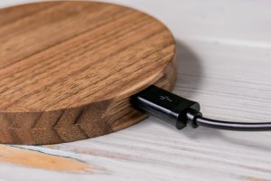 Бездротова зарядка для телефона з гравіюванням «iCharge» - Опис