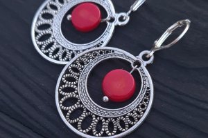 Серьги с натуральными кораллами и серебряными застежками № 399