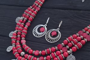 Сережки з натуральними коралами та срібними застібками № 399 - Опис