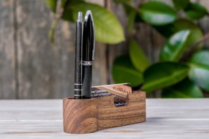 Підставка для візиток та ручок з дерева «iCard» - Опис